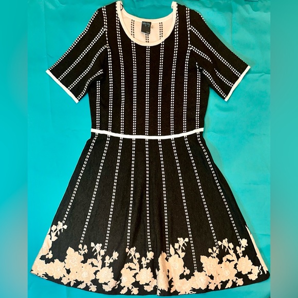 Gabby Skye Black and White Floral Dress - Picture 1 of 3